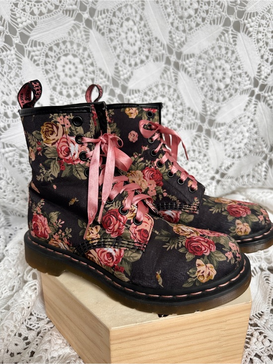 Dr. Martens Shoes - Dr. Martens 1460 Victorian Flowers Floral Canvas Combat Boots Women's Sz 7 RARE